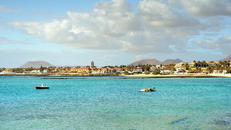 Le acque cristalline che circondano l'isola di Fuerteventura, pronti a farvi un tuffo nell'oceano?