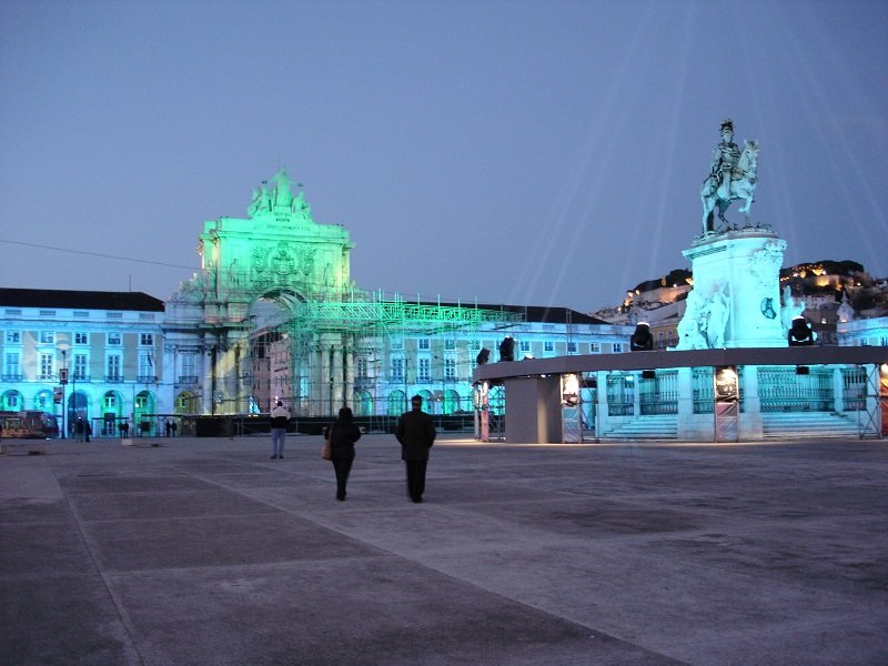 Vista di notte di Piazza del Commercio, centro di Lisbona