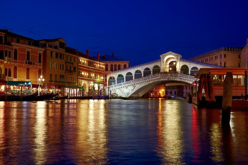 ponte-rialto-venezia-sera