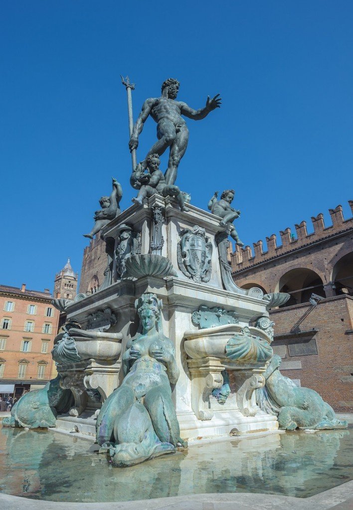 La bellissima Fontana del Nettuno a Bologna