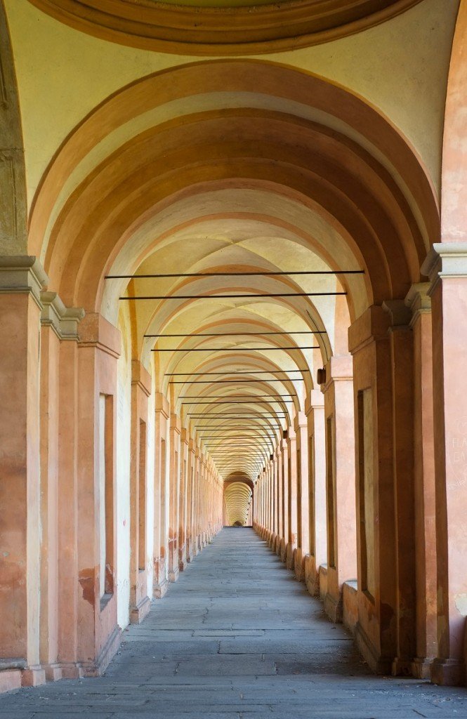Un porticato del Santuario di San Luca