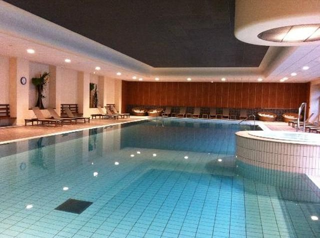 hotel-lyon-metropole-piscina