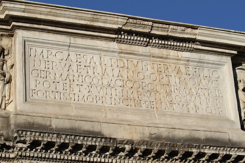 L'iscrizione nell'Arco di Traiano a Benevento