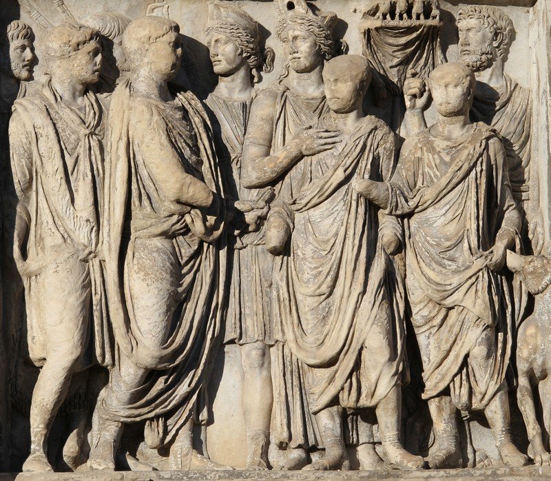 Un bassorilievo dell'Arco di Traiano a Benevento
