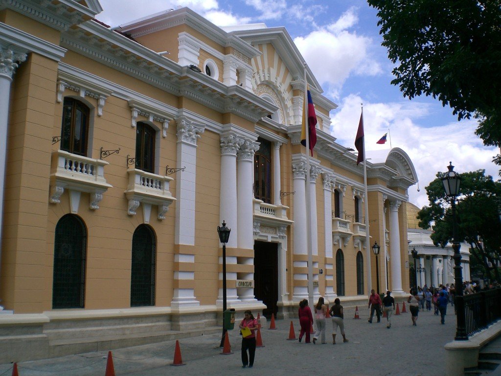 plaza-bolivar-caracas-venezuela