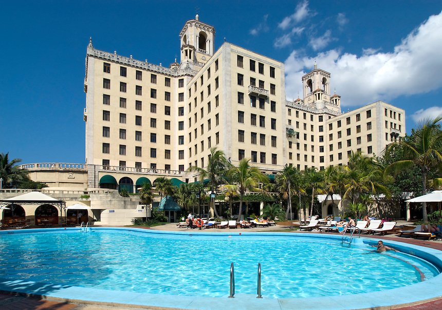 La bellissima piscina dell'Hotel Nacional a L'Avana, nel quale si potrà soggiornare in un vero e proprio monumento storico nazionale