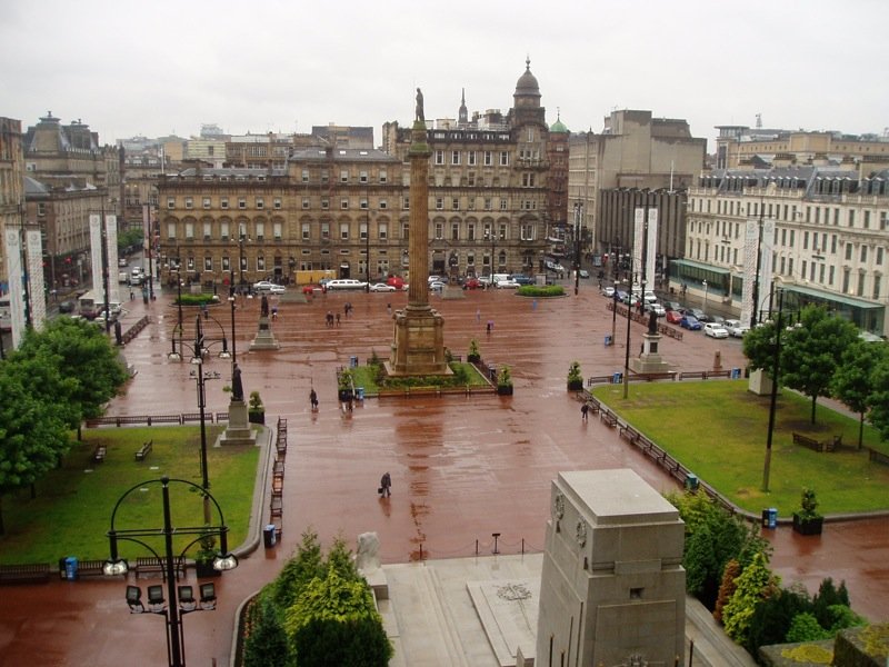 Una panoramica di George Square, la piazza principale di Glasgow