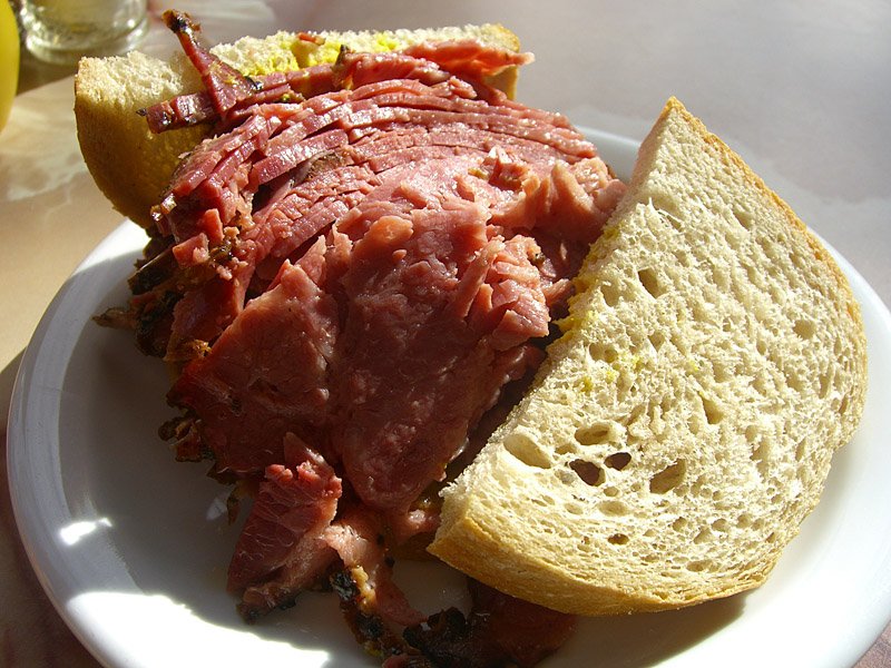 guida-di-montreal-smoked-meat-sandwich