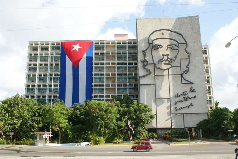 La famosissima immagine del Che ritratta da Korda, e riprodotta sulla facciata del Ministero degli Interni a L'Avana
