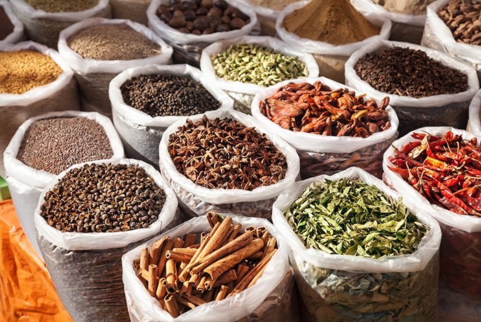 Le spezie indiane sono le più usate al mondo e sono la base della cucina di Nuova Delhi