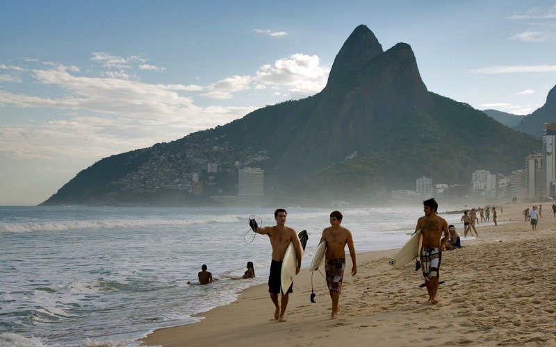 Surfisti a Rio de Janeiro