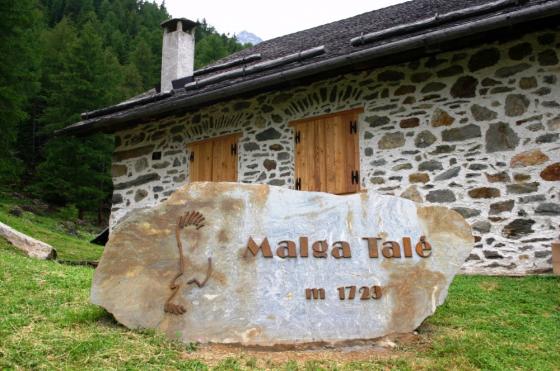 Malga Talé insegna_Foto Archivio PNS