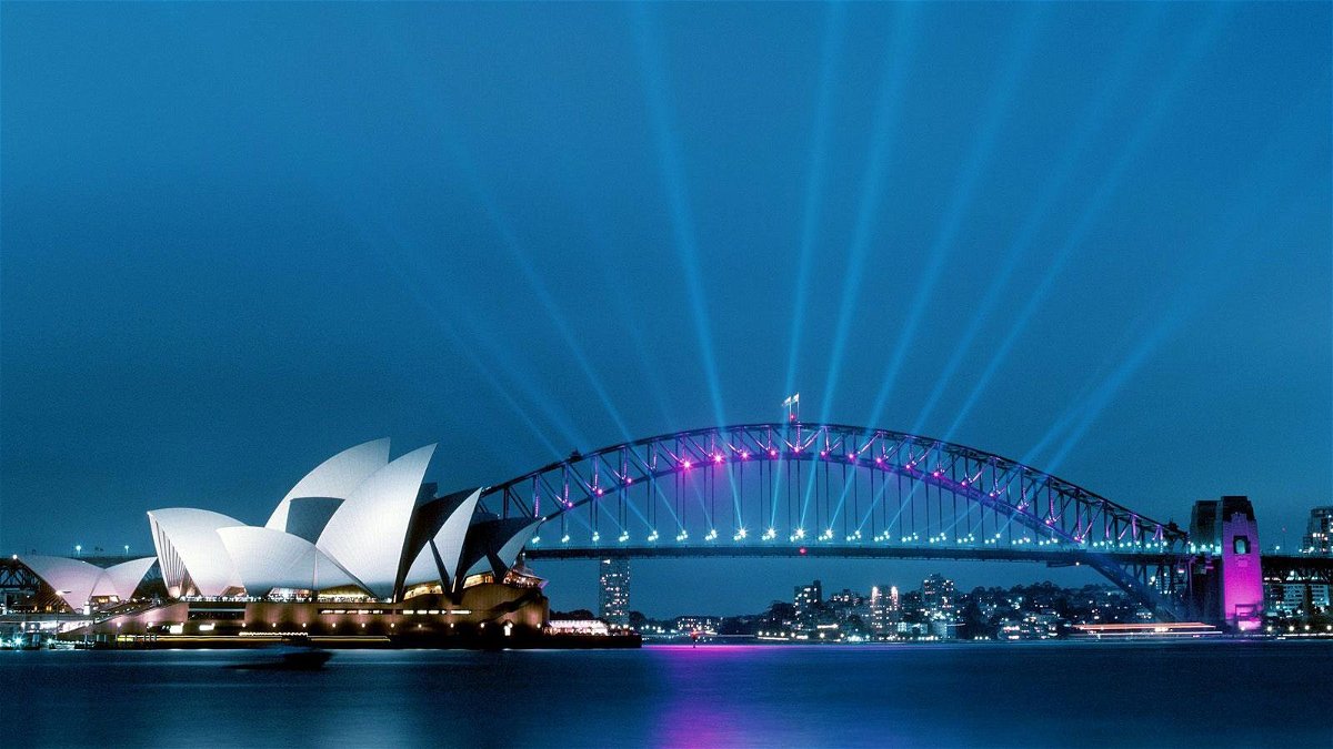Assieme all'Opera House e all'intera Baia, il ponte è il simbolo della città australiana di Sydney