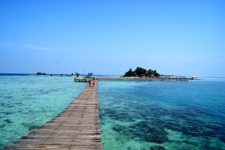 Un esempio degli scenari offerti dallo spettacolare arcipelago di Palau Seribu