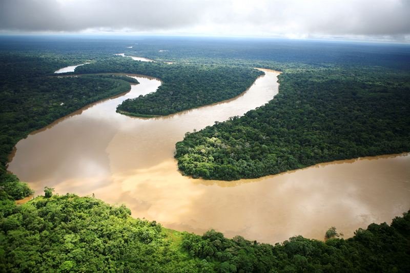 Al suo interno si estende il grande fiume delle Amazzoni