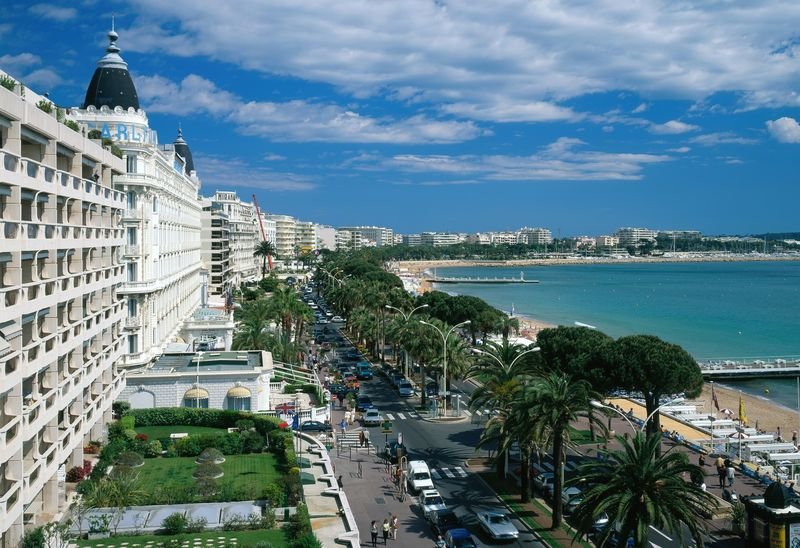FR_Cannes_Boulevard_de_la_Croisette_3