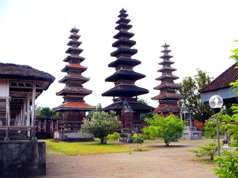 Lombok-indonesia-pura-meru-temple