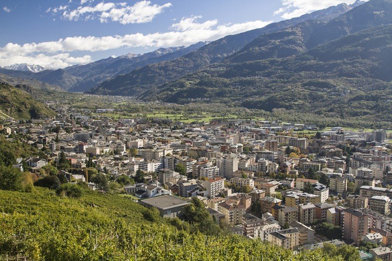 Panoramica aerea di Sondrio, il meno esteso tra i capoluoghi di provincia italiani