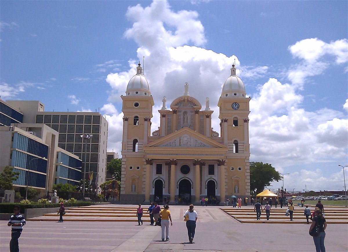 Basílica_de_Nuestra_Señora_de_Chiquinquirá_en_Maracaibo