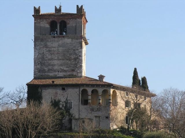 Il Castello di Castelnuovo del Garda, una delle principali attrattive storiche della località gardesana