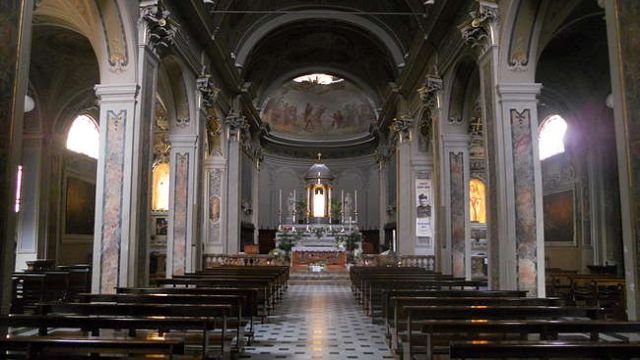 L'interno della meravigliosa Chiesa di Santo Stefano a Menaggio, 