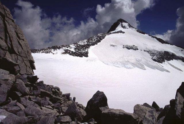 La Cima Presanella, culmine di un percorso di trekking ad alta quota indicato solo per i più esperti e resistenti