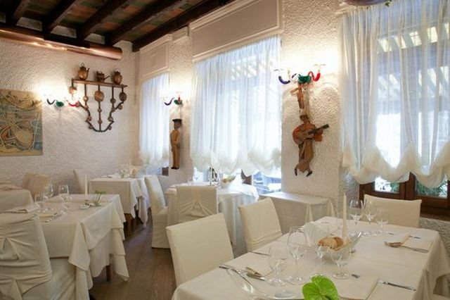 Il ristorante Risorgimento a Sirmione, uno tra i più suggestivi e raffinati dell'intero paese