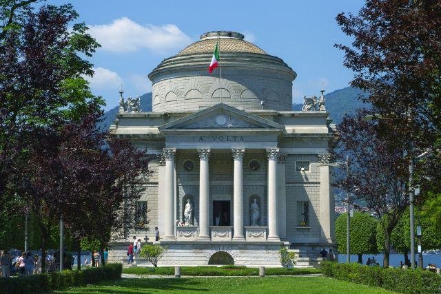 Il Tempio Voltiano di Como, dedicato allo scienziato Alessandro Volta, situato a Como