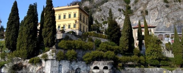 La maestosa Villa Cipressi di Varenna, vista dal Lago di Como