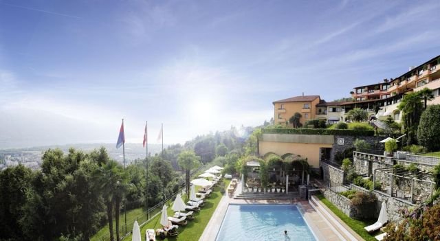 Una delle piscine di Villa Orselina, lussuoso albergo a 5 stelle a pochi metri dal Lago Maggiore
