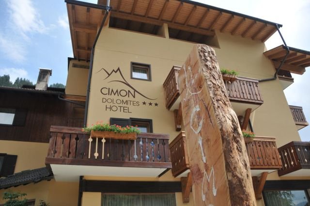 La struttura del Cimon Dolomites Hotel