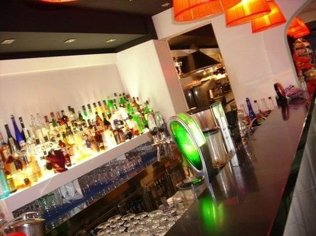 Il bancone del Deja Vù Lounge Bar