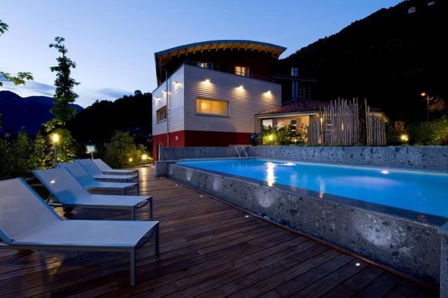 L'area piscina dell'Hotel La Pieve, albergo a 4 stelle di Pisogne