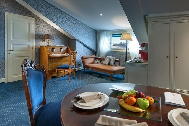Lusso, eleganza e raffinatezza: queste le camere dell'Hotel Londra Palace, albergo a 5 stelle a Castello di Venezia