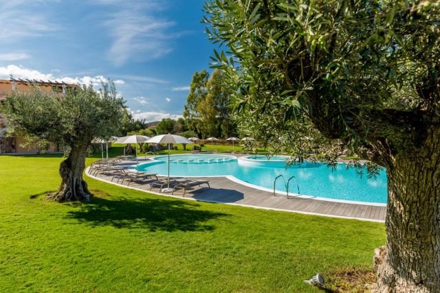 La piscina in giardino dell'Hotel Marana