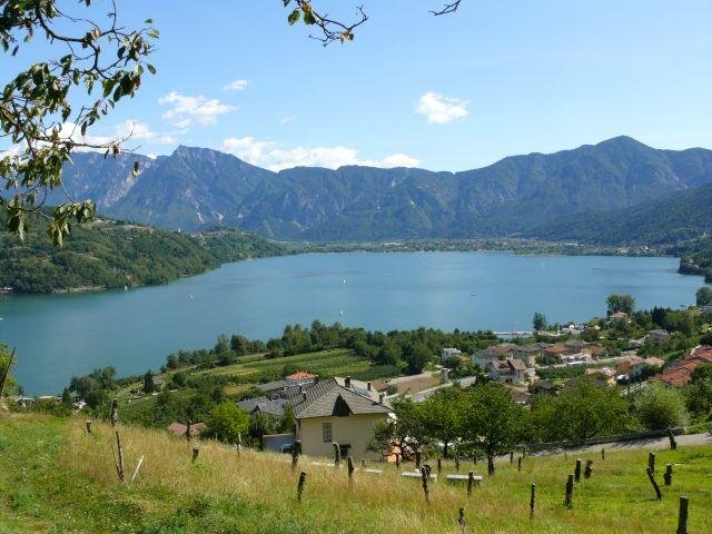 Un'altra immagine del Lago di Caldonazzo, attrattiva principale della località trentina