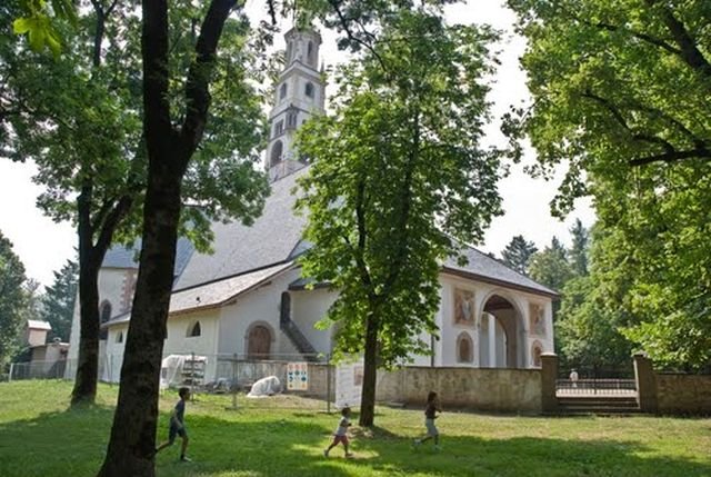 Il Parco della Pieve con la Chiesa di Santa Maria Assunta sullo sfondo