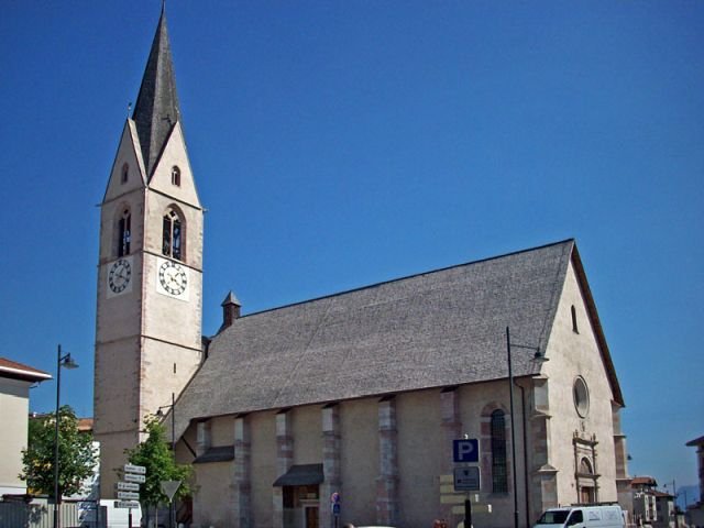 La Parrocchiale di Santa Maria Assunta, tra i principali edifici sacri di Cles
