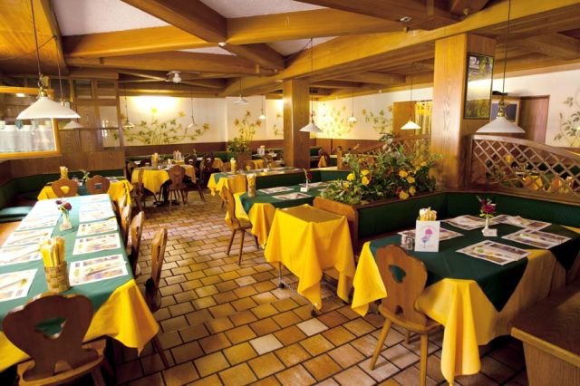 I tavoli del Ristorante Pizzeria Dolomiti, tra i più apprezzati di Folgarida