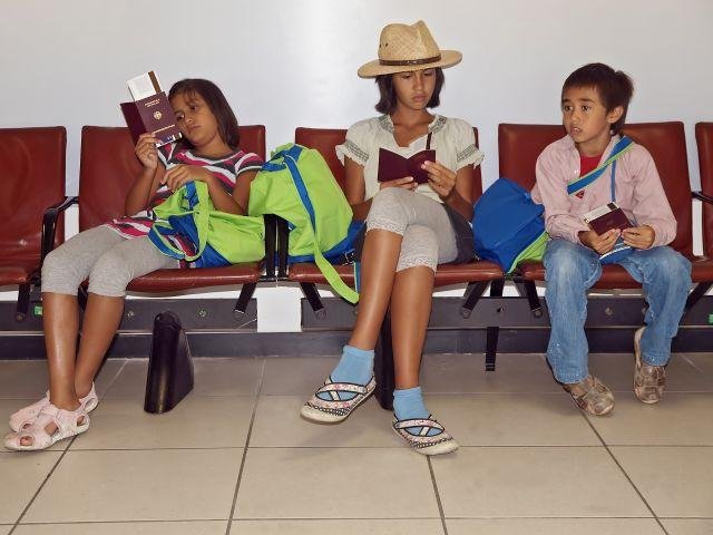 Non è più prevista l'iscrizione al passaporto del genitore per i minori: ora anche loro dovranno avere un passaporto personale