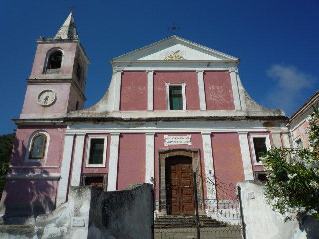L'ingresso della Chiesa di San Bartolomeo