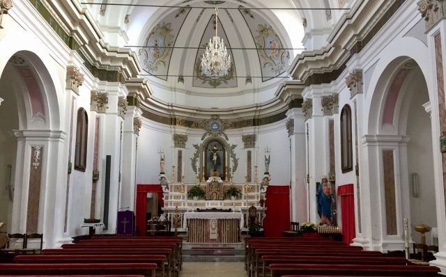 Gli interno della Chiesa di San Nicola da Tolentino