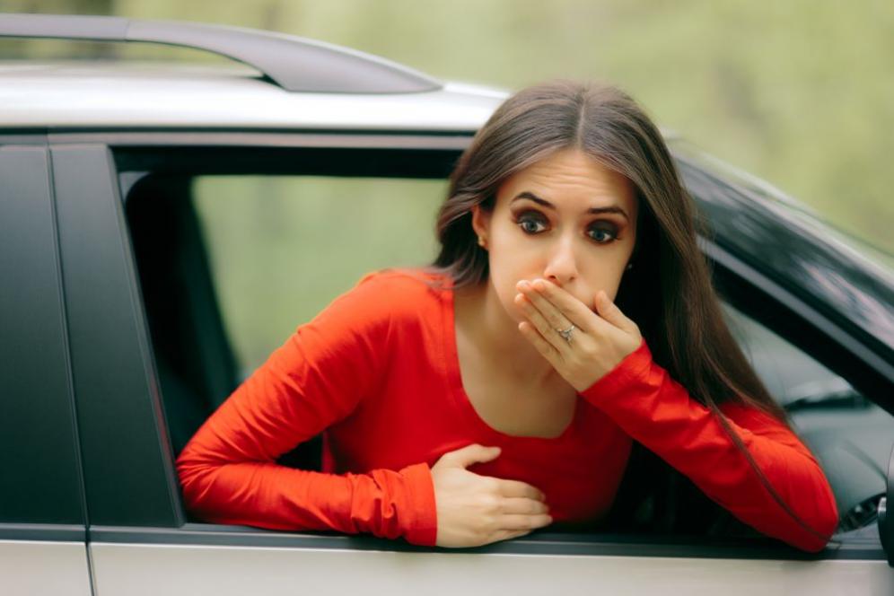 Mal d’auto in viaggio: sintomi, cause e rimedi