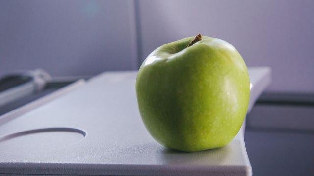 Nonostante ciò che si possa pensare, anche la mela non è consigliata durante un volo