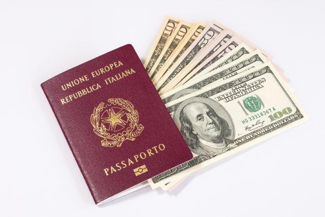 Se non è possibile ritirarlo di persona, si può delegare la consegna del passaporto ad una seconda persona, tramite un modulo ed un pagamento di una piccola somma