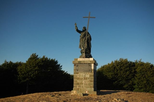 La statua del Redentore sulla cima Montalto