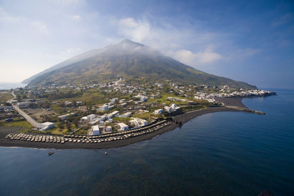 Stromboli nelle Isole Eolie: cosa fare, cosa vedere e spiagge