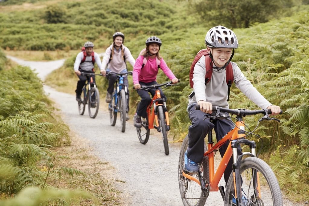 Il biking fra i sentieri della montagna è una delle attività più amate dai bambini