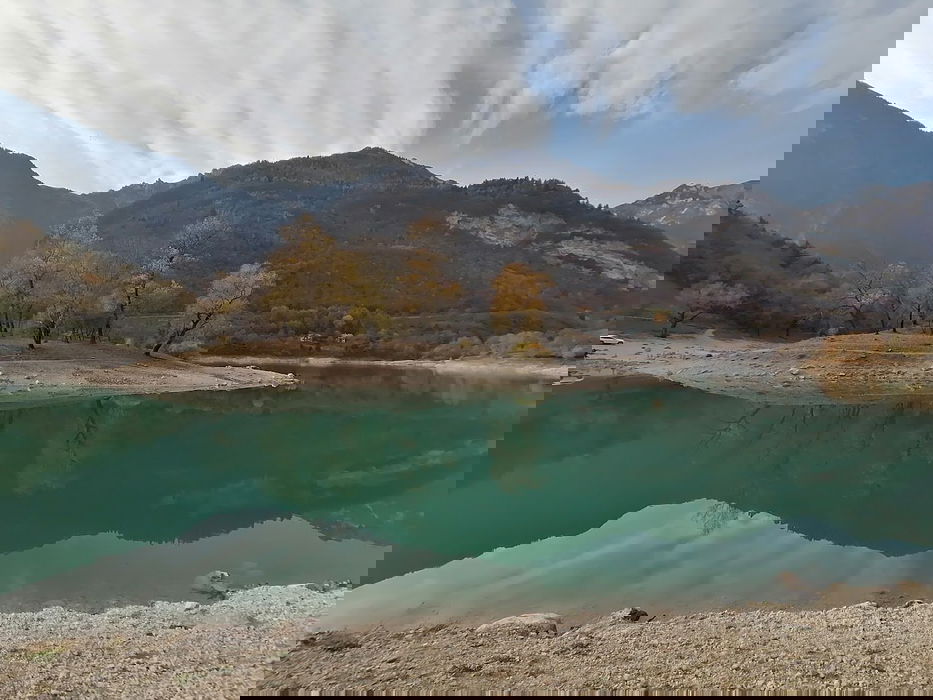 Il Lago di Tenno: un angolo segreto del Trentino, tra natura e magia