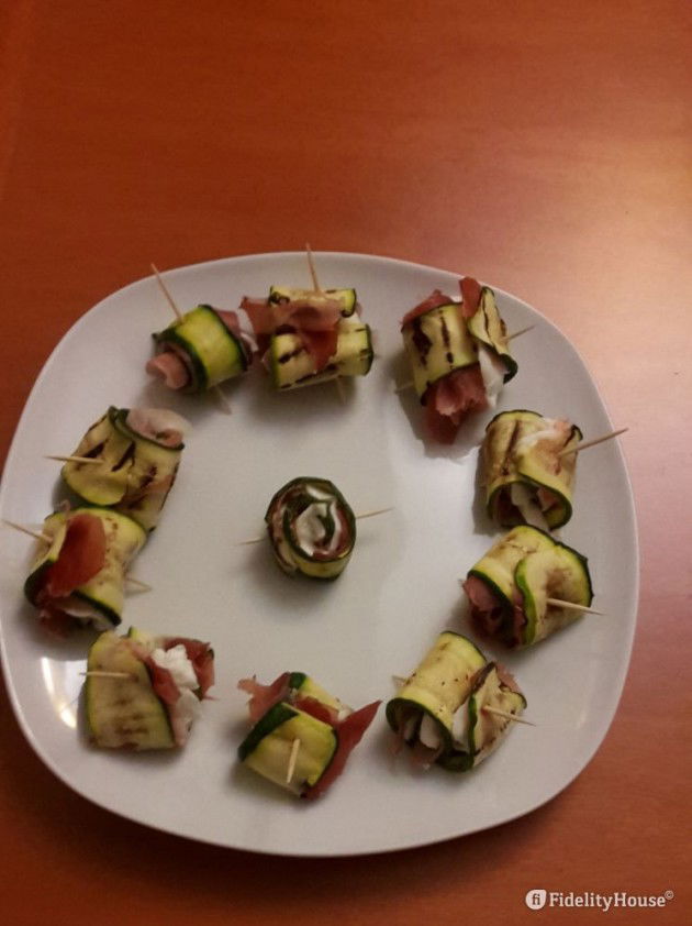 Involtini di zucchine con speck e mozzarella - Fidelity Foto